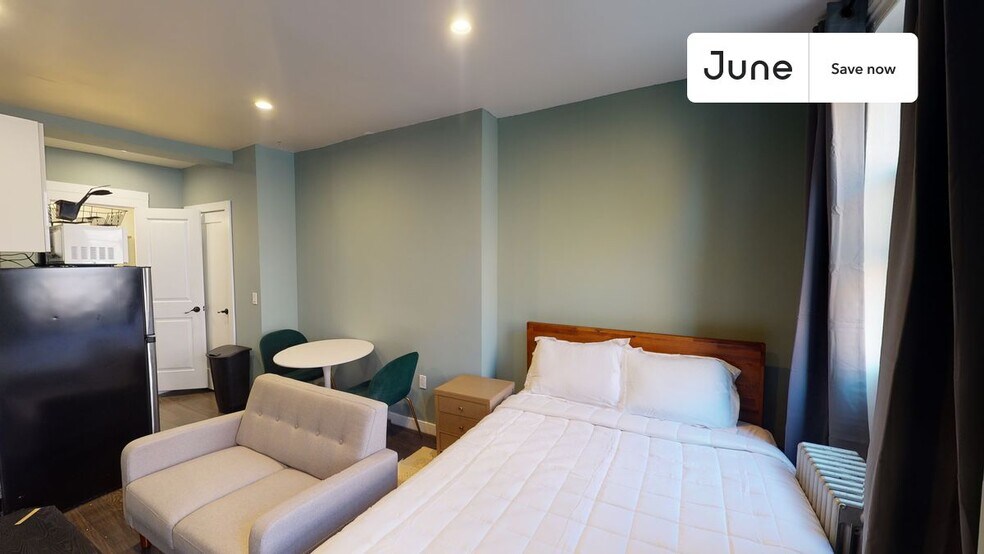 Building Photo - 534 E 14th St