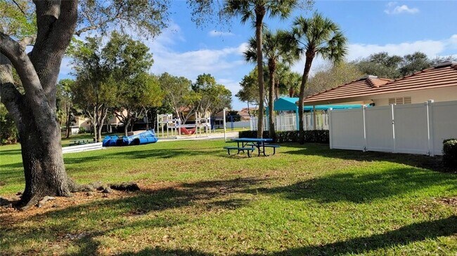 Building Photo - 10841 Fox Glen Dr
