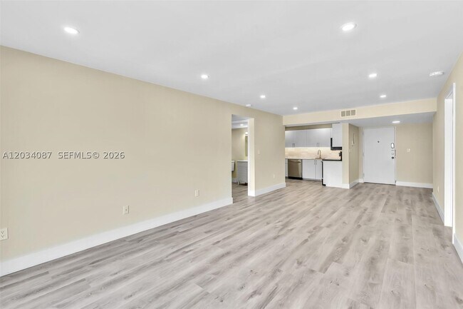 Building Photo - 9124 Collins Ave