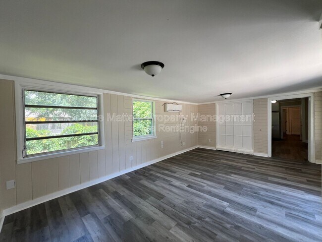 Building Photo - 1922 W Gregory St