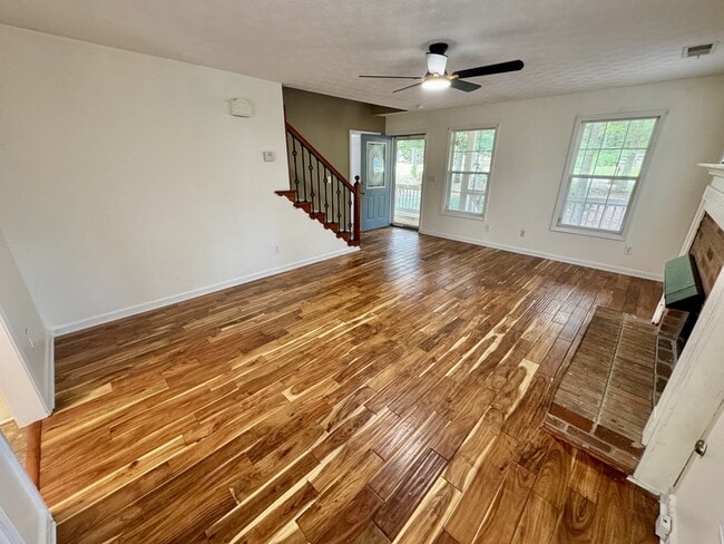 Building Photo - 362 River Point Dr