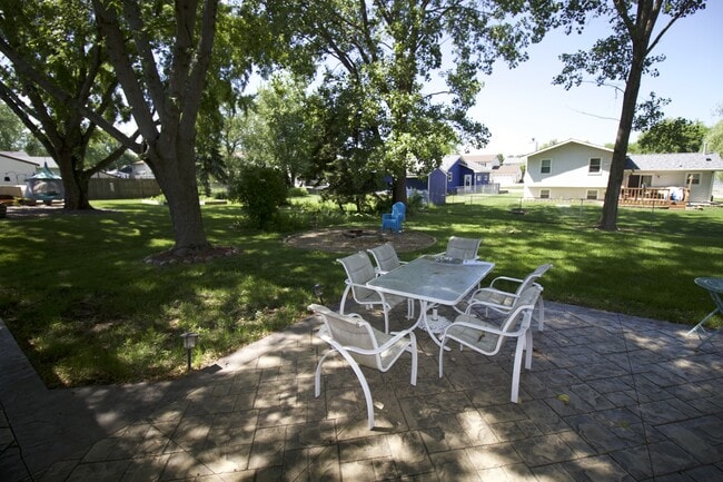 Building Photo - 2812 Stonebridge Dr