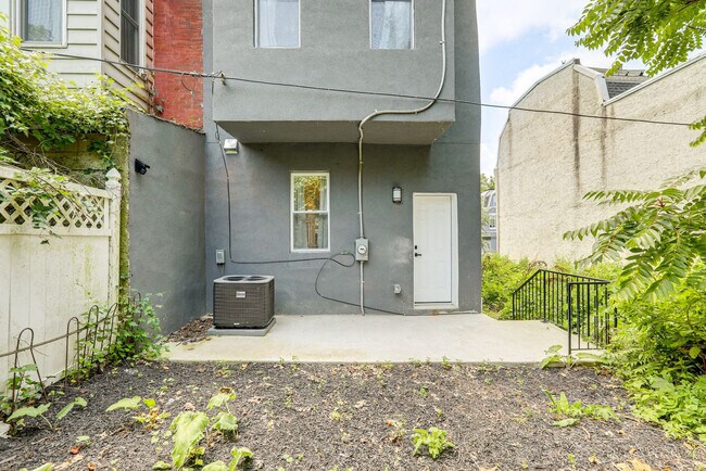 Building Photo - 5321 Wakefield St