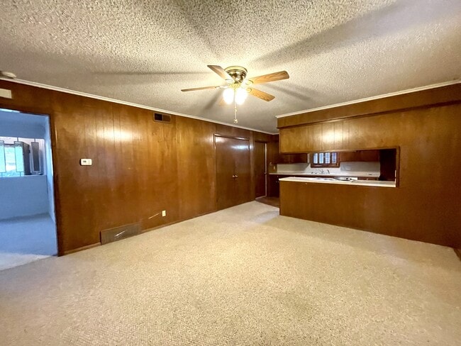 Building Photo - 905 Cottonwood St