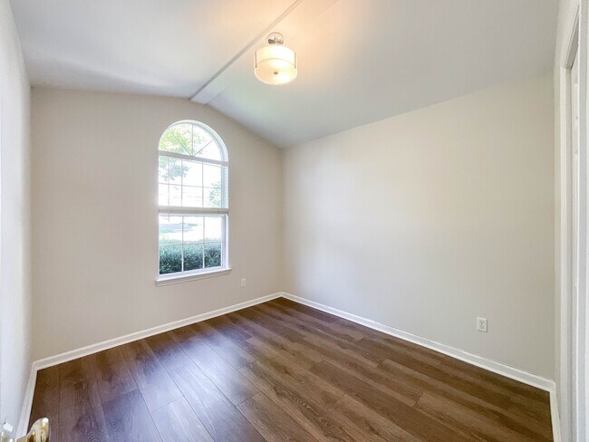 Building Photo - 1037 Ridgefield Cir