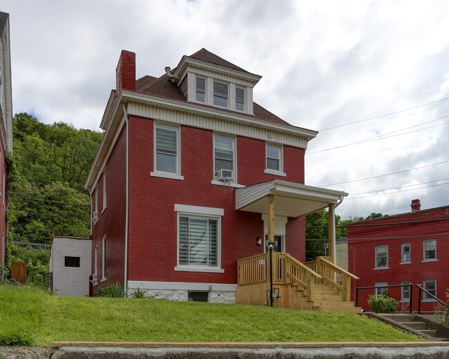 Primary Photo - 604 Middle Ave