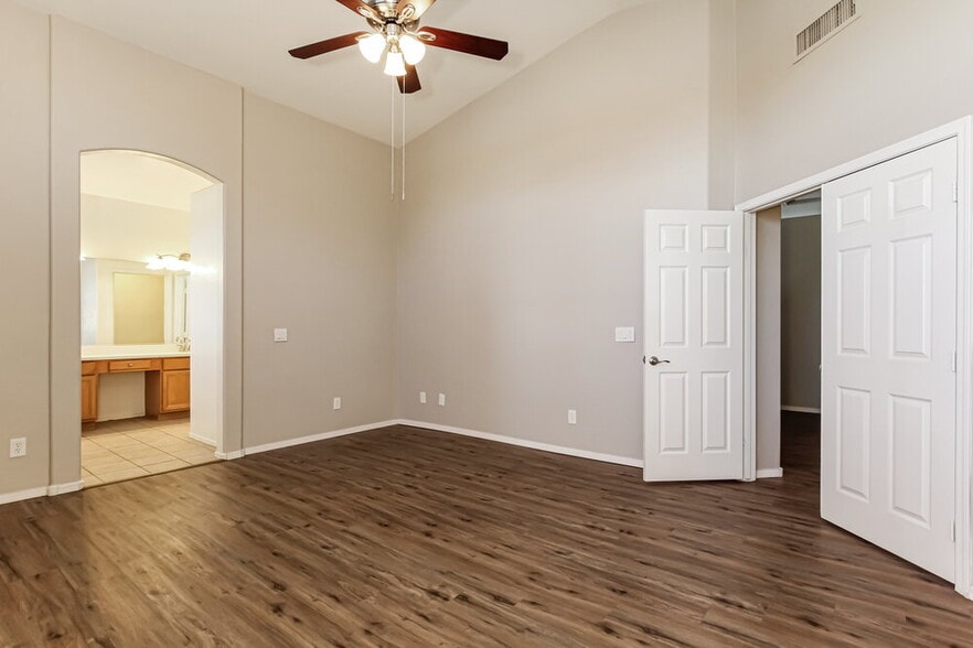 Building Photo - 1925 N 110th Ave