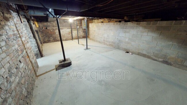 Building Photo - 233 S Hamilton Ave