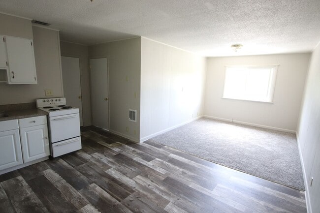 Building Photo - Half Off First Month - 1 Bedroom 1 Bathroo...