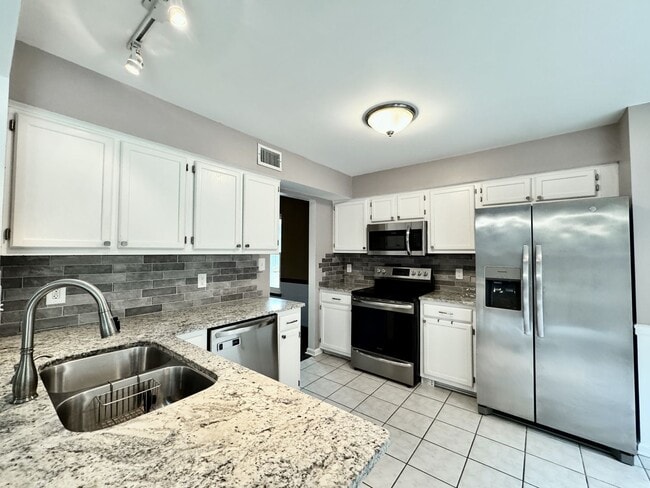 Building Photo - Ready NOW! A 4/2.5 in Glenwood! A Pet Friendly Home w/a HUGE Fenced Yard, Attached Garage!