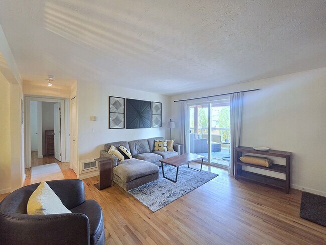Building Photo - $1,950 - 2 Bed / 1 Bath Fully Furnished Condo in Secure Building in Rockwood/Manito Neighborhood