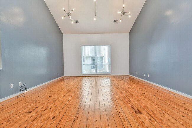 Building Photo - 2716 Chenevert St