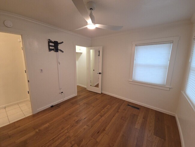 Building Photo - Elegant home with classic charm