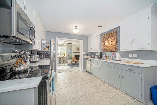 Building Photo - 5112 Victoria Ave