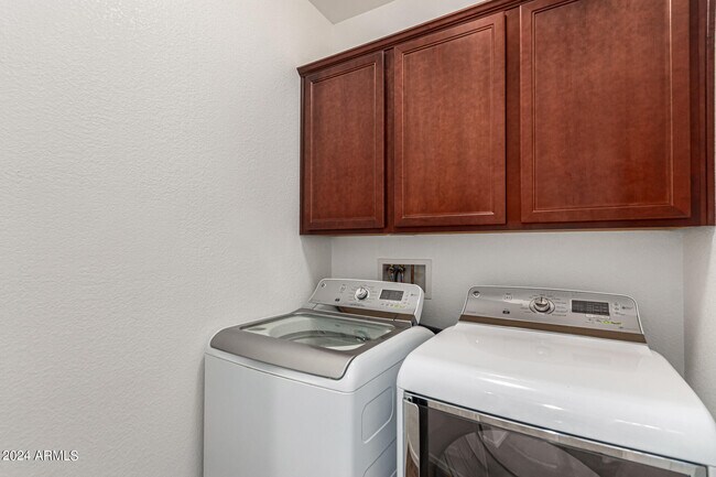 Building Photo - 10847 W Avenida Del Rey