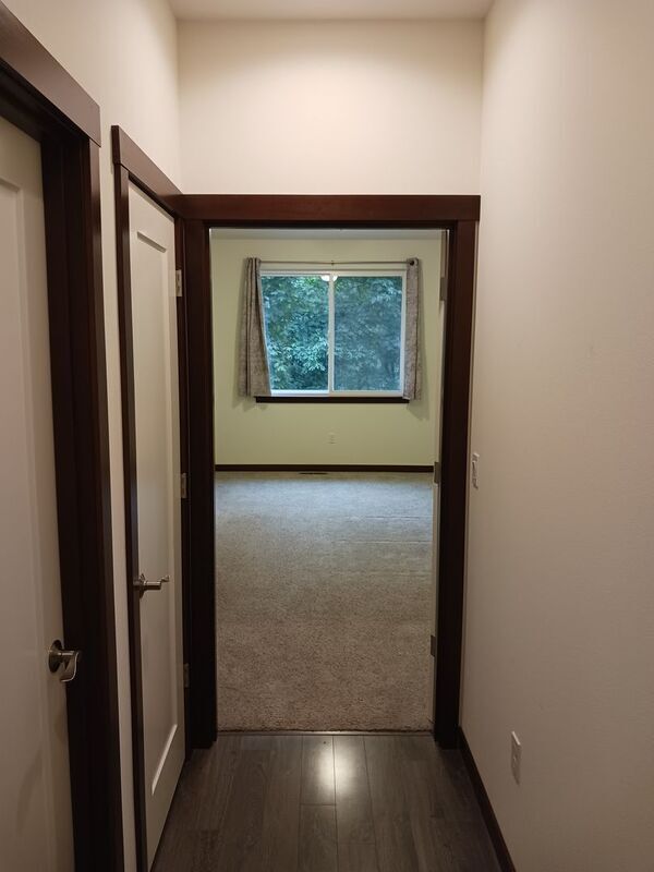 Building Photo - 942 Hadley Way