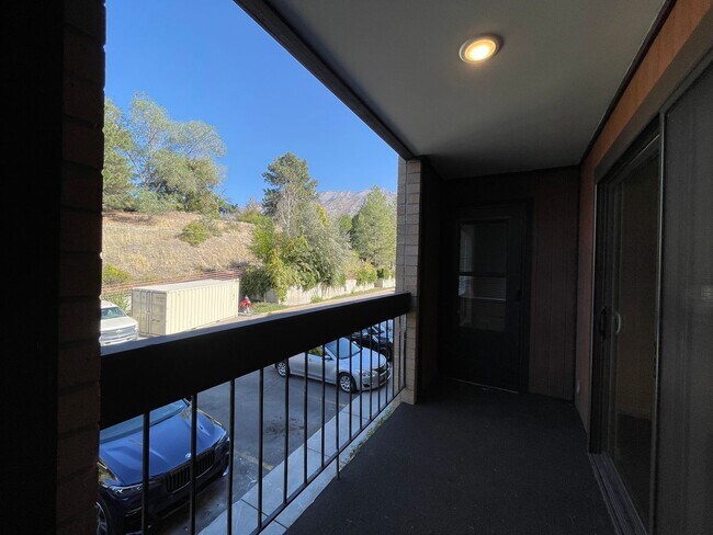 Building Photo - Remodeled 2 Bedroom 2 Bathroom Condo Near BYU