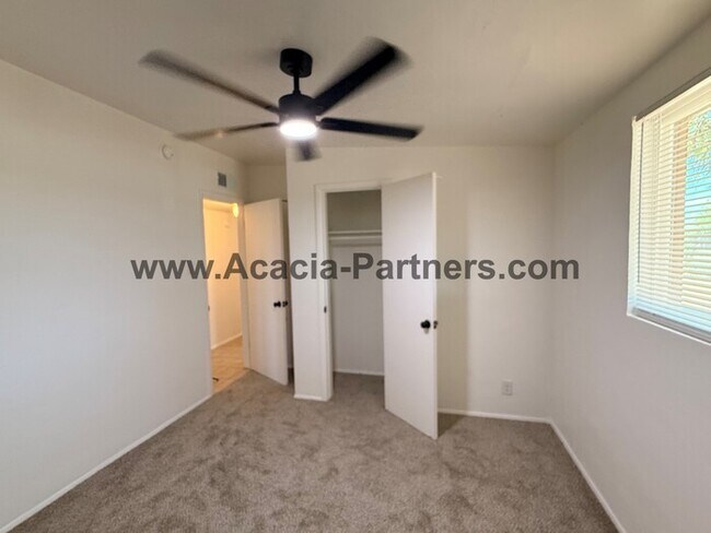 Building Photo - Three Bedroom/Two Bath Home