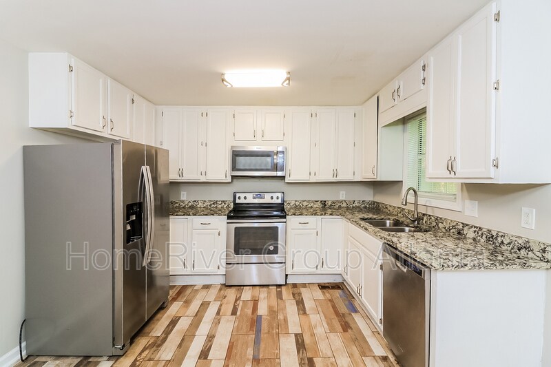 Building Photo - 1620 Sir Galahad Dr SW