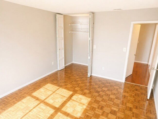 Building Photo - 405 Langley Rd