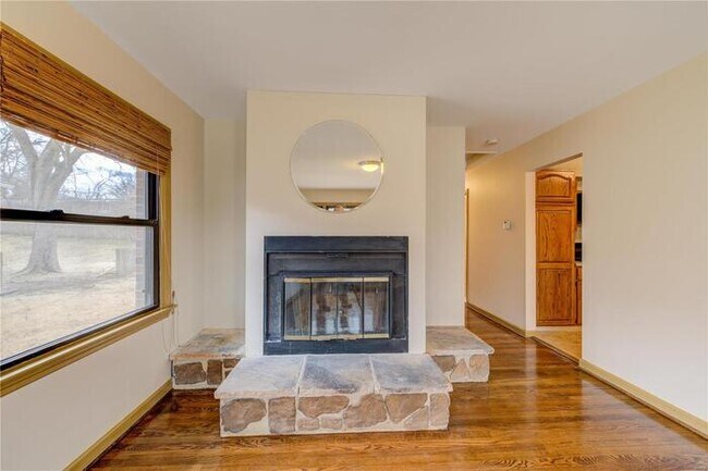 Building Photo - Fantastic 3bd/1.5ba home! Coming soon!