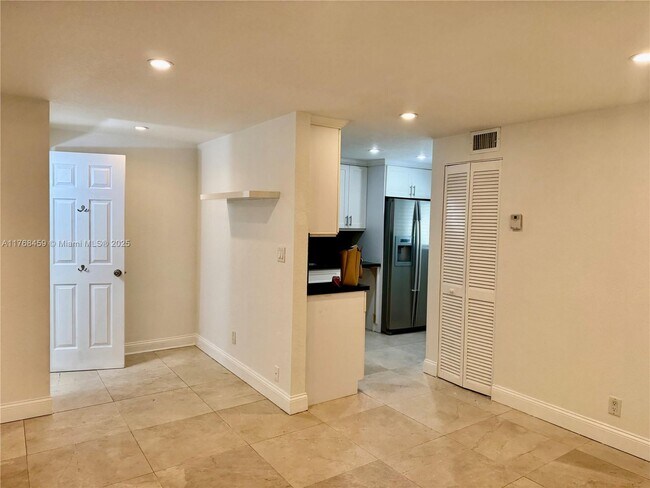 Building Photo - 119 Gardens Dr