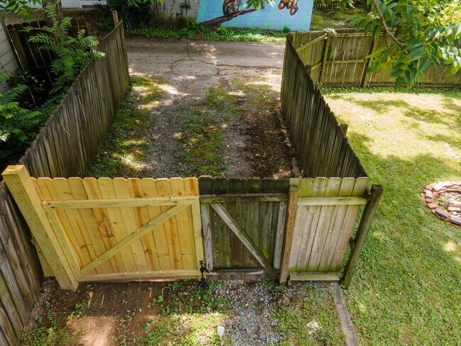 Building Photo - **REMODELED EAST NASHVILLE BUNGALOW IN HIG...