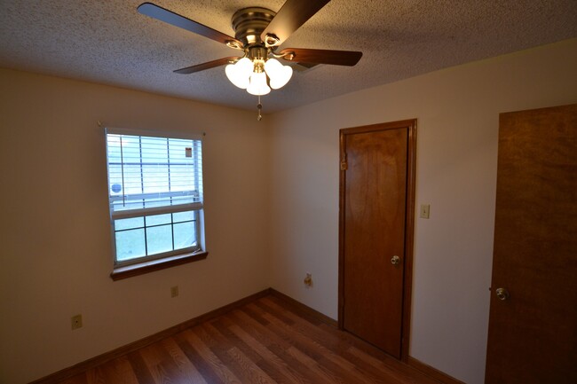 Building Photo - Newly updated 4 bedroom, 2 bath home in Me...