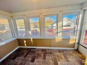Building Photo - 2 bed with Large Garage