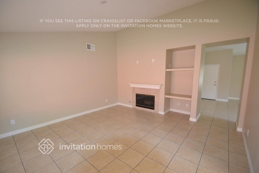 Building Photo - 15128 Versailles St