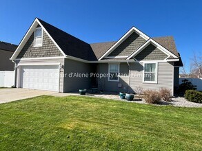 Building Photo - 3 bed house with Bonus Room in The Landings!