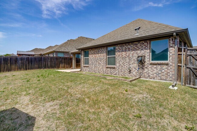Building Photo - Amazing 3 Bed, 2 Bath Rental Available in the Highly Desirable Live Oak Creek- WSISD- 76108