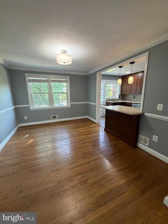 Building Photo - 1543 Cottage Ln