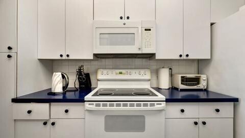 Building Photo - 402 Sea Oats Dr