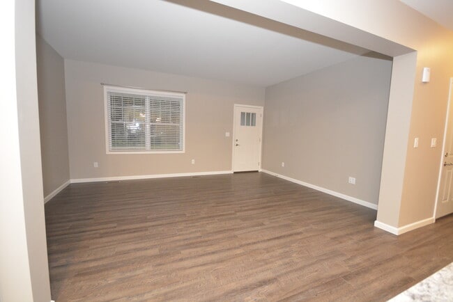 Building Photo - 512 Dearbaugh Ave