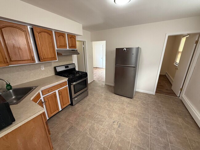 Building Photo - 129 W 20th St