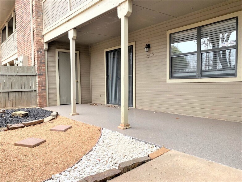 Building Photo - 11431 Springhollow Rd