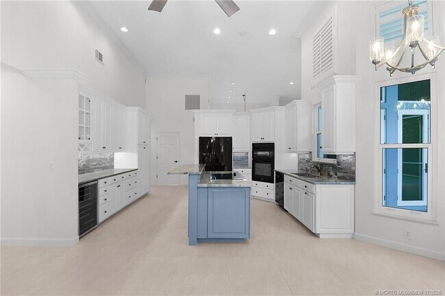 Building Photo - 158 S River Rd
