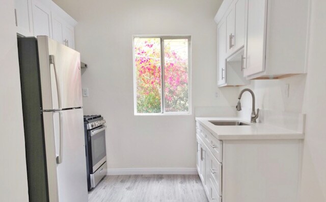 Building Photo - 1452 W 20th St