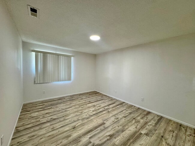 Building Photo - Salmon Creek Condo with Swim, hot tub and ...