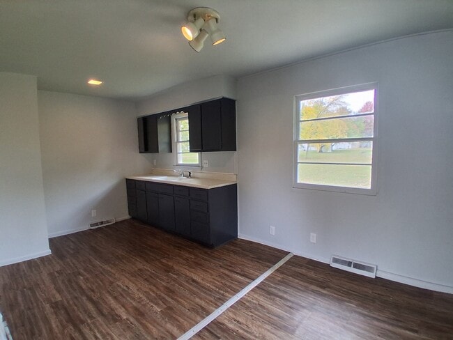 Building Photo - 312 Holmes Ave