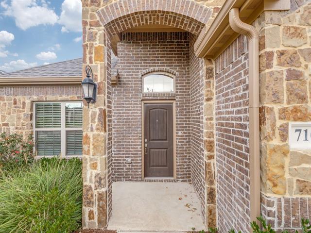 Building Photo - 710 Teakwood Dr