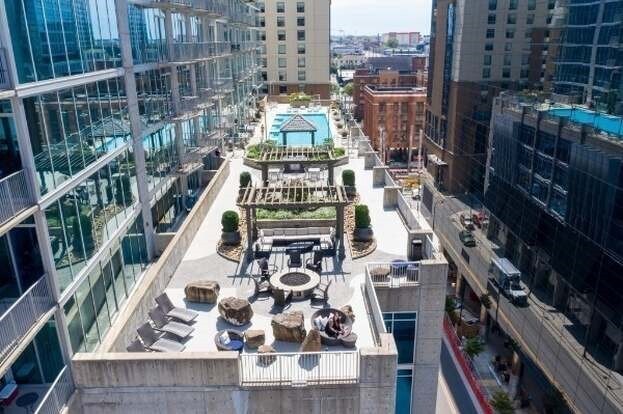 Wonderful Pool Area - 301 Demonbreun St
