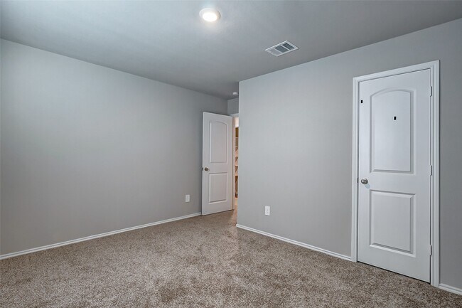 Building Photo - 21323 Pne Ml Dr