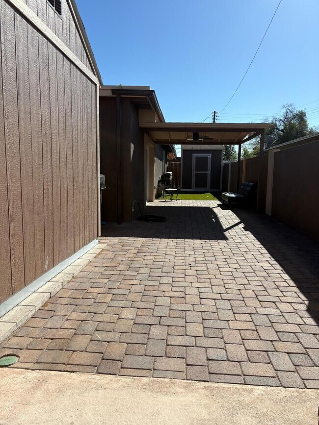 Building Photo - 3229 N 54th Ln