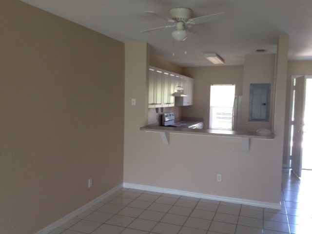Dining looking into kitchen - 514 Northeast 24th Place