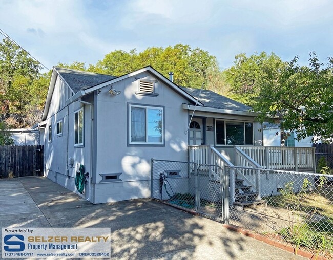 Building Photo - Cozy 3 bd. home on Ukiah's westside!