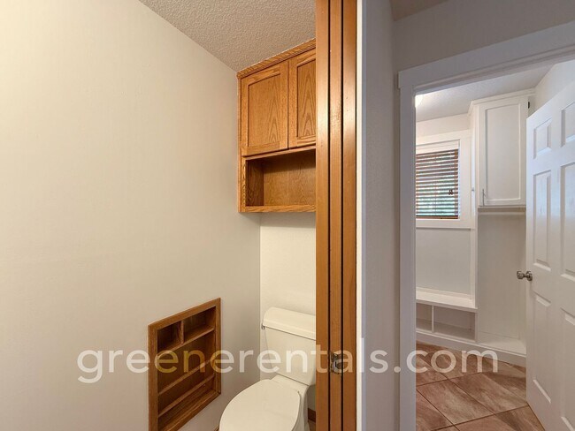 Building Photo - Beautiful 4BD/2.5BA West Olympia Home in Quiet Neighborhood