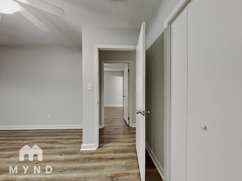 Building Photo - 1439 Sherwood Dr