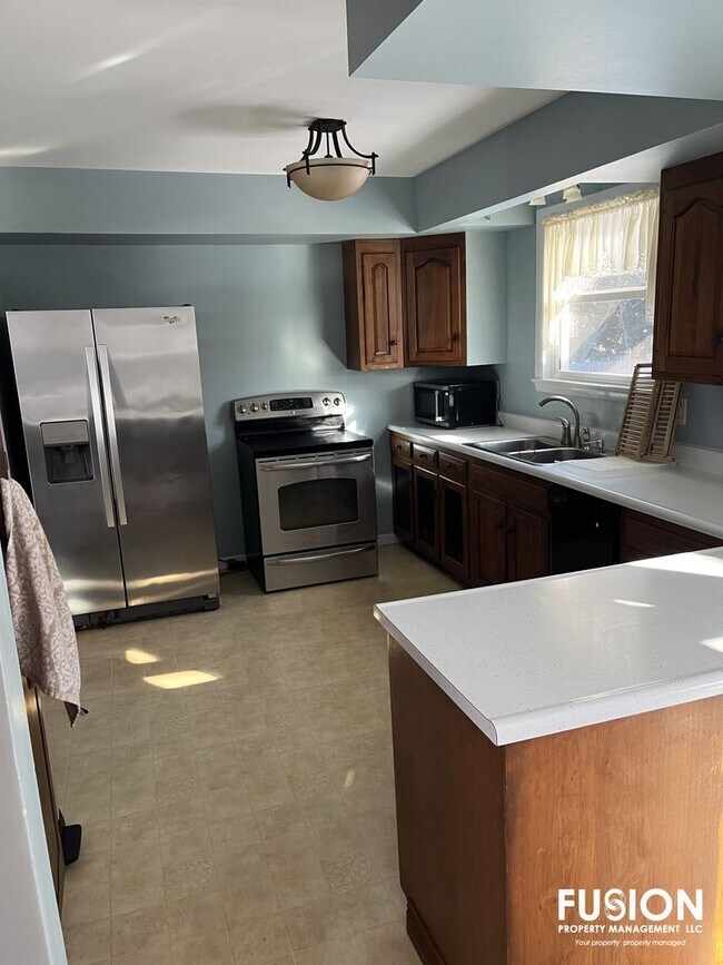 Building Photo - Fully Furnished Rental w/Steam Room & Sauna!